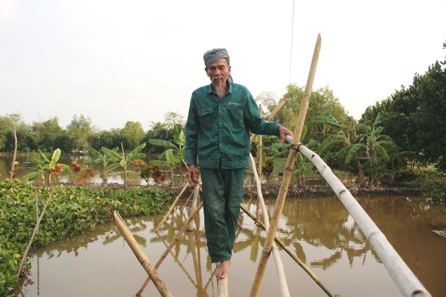 Đại tá, Anh hùng lực lượng vũ trang nhân dân Nguyễn Văn Bảy trong cuộc sống đời thường. Ảnh: Q.Ngữ.