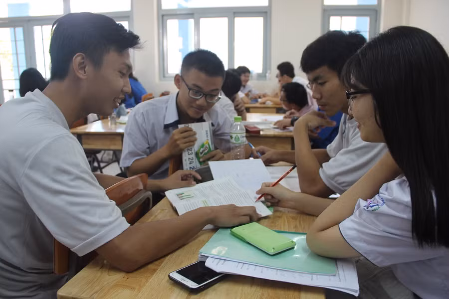 Học sinh Trường THPT Nguyễn Du trong giờ học Tiếng Anh 