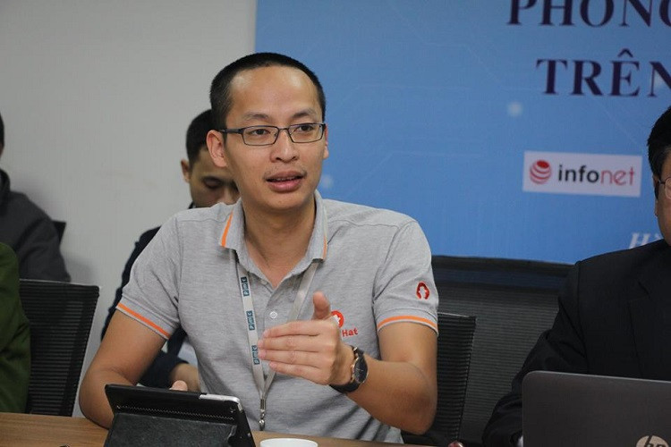 Ông Ngô Tuấn Anh trong một tọa đàm về phòng chống tội phạm trên mạng Internet Ông Ngô Tuấn Anh trong một tọa đàm về phòng chống tội phạm trên mạng Internet