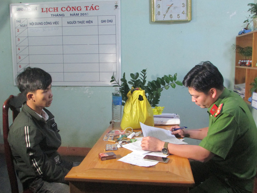 Dĩ tại cơ quan điều tra.