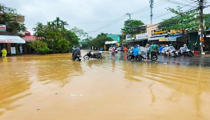 Thời tiết hôm nay (1/11): Bắc Bộ trời nắng, Trung Bộ và Nam Bộ tiếp tục mưa to