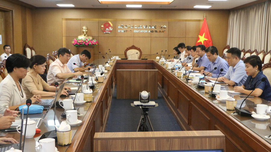 Toàn cảnh cuộc họp giữa lãnh đạo Bộ GD&ĐT với đoàn đánh giá của Ngân hàng phát triển Châu Á (ADB). Toàn cảnh cuộc họp giữa lãnh đạo Bộ GD&ĐT với đoàn đánh giá của Ngân hàng phát triển Châu Á (ADB).