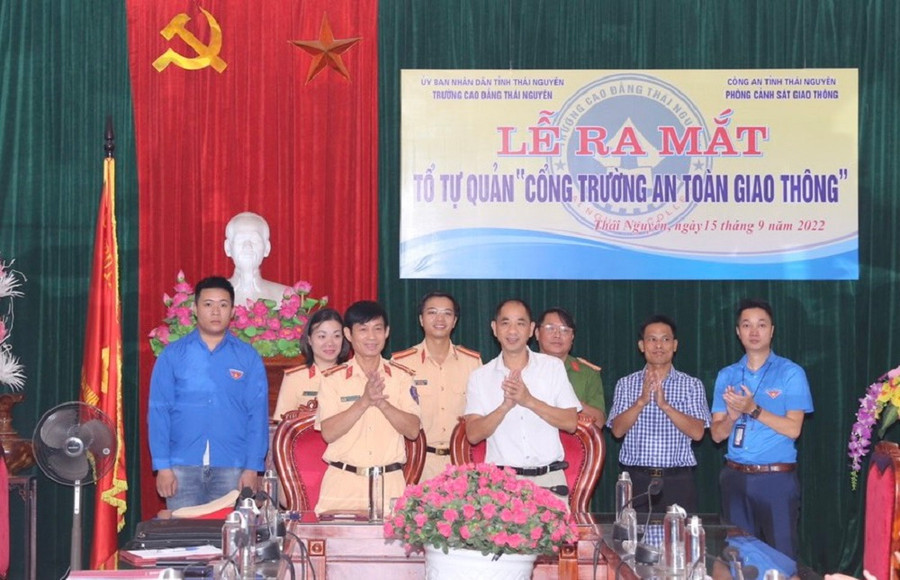 Lễ ra mắt mô hình Cổng trường An toàn giao thông tại trường Cao đẳng Thái Nguyên.