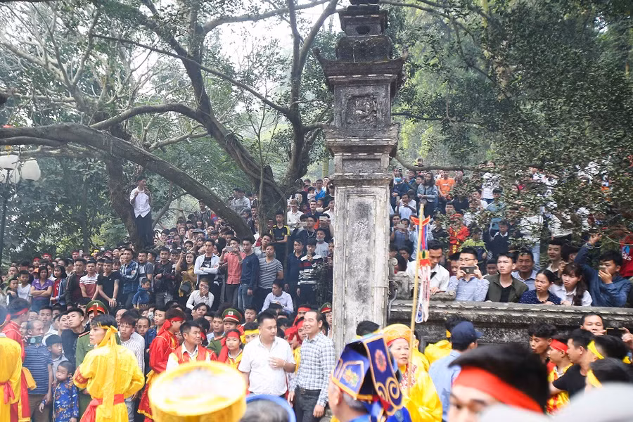 Sáng sớm ngày hôm nay 10/2 (mồng 6/1 âm lịch) rất đông người dân và du khách thập phương tham gia Lễ hội Gióng tại Sóc Sơn.