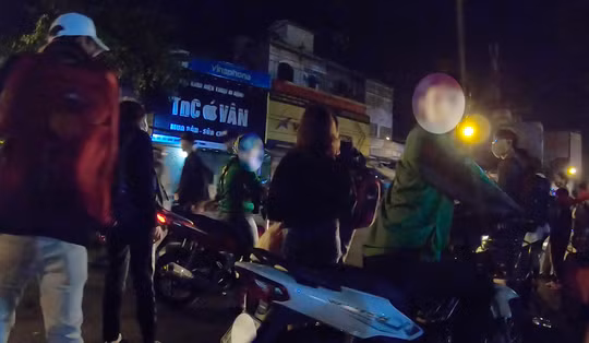  Grab đểu bủa vây Bến xe Miền Đông chặt chém hành khách sau Tết - Ảnh 3.