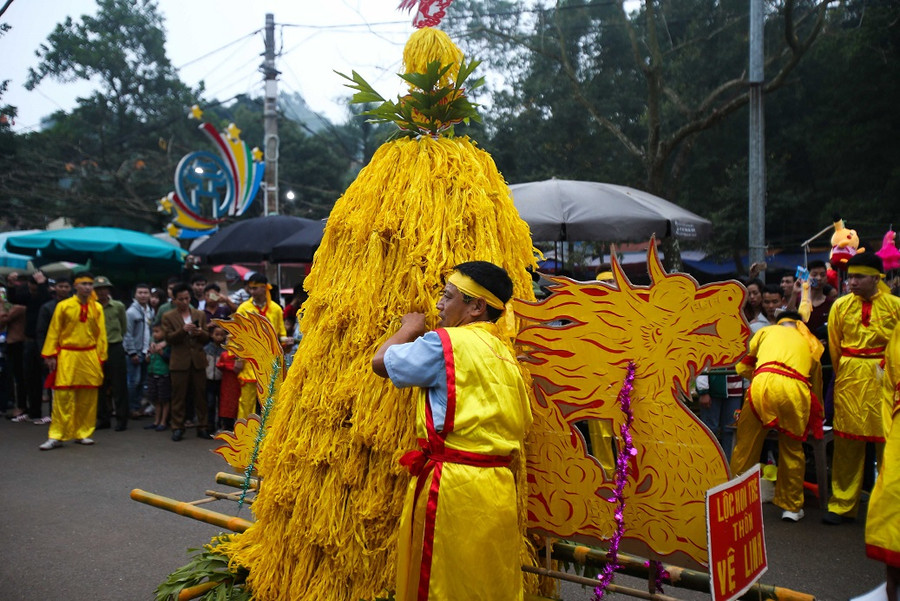 Giò hoa tre được chuẩn bị cho lễ hội theo phong tục từ xưa.