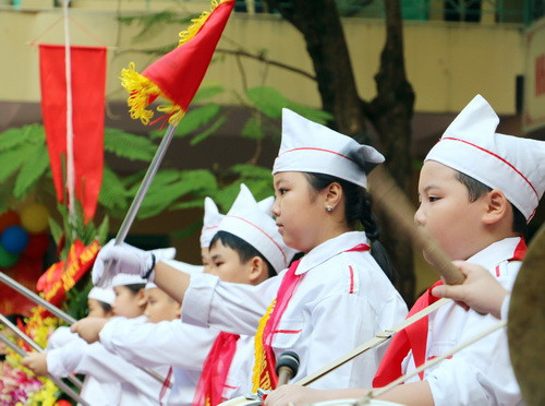 Dạy con biết hát, biết yêu Quốc ca