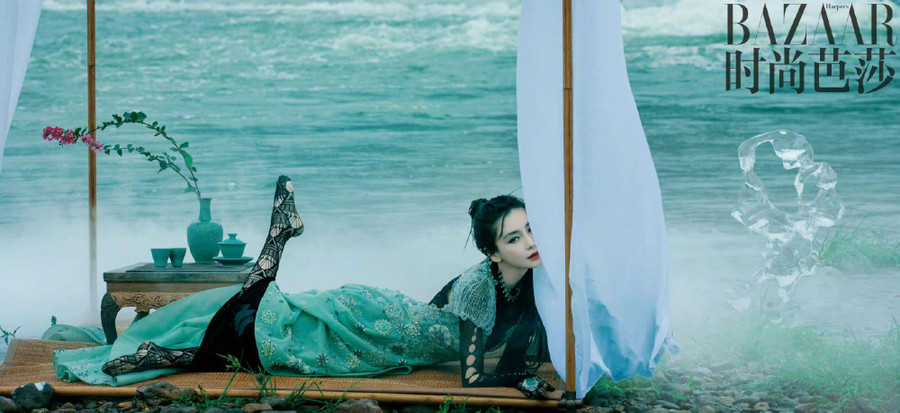 Angela Baby vẫn là "tường thành nhan sắc" của Cbiz. Angela Baby vẫn là "tường thành nhan sắc" của Cbiz.