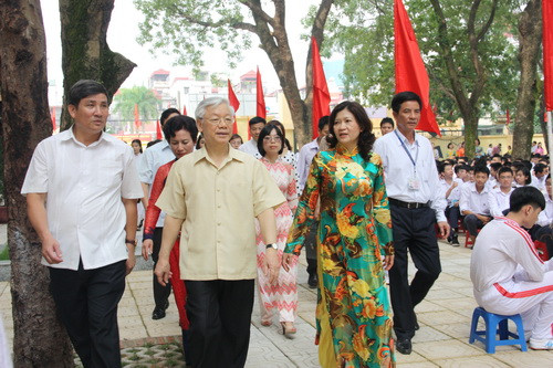 Tổng Bí thư Nguyễn Phú Trọng trong khuôn viên trường cũ