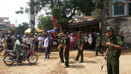 Mọi con đường dẫn đến hiện trường tai nạn bị phong tỏa. Ảnh: Bá Đô.