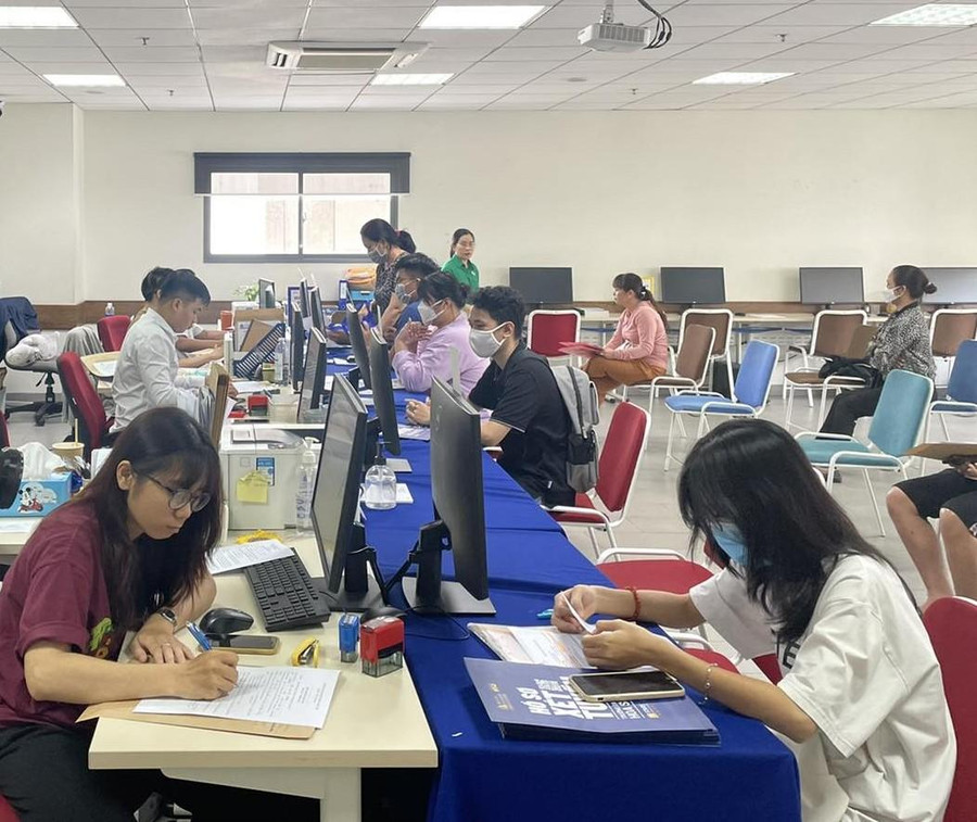 Sinh viên hoàn thiện các thủ tục nhập học vào HSU Sinh viên hoàn thiện các thủ tục nhập học vào HSU