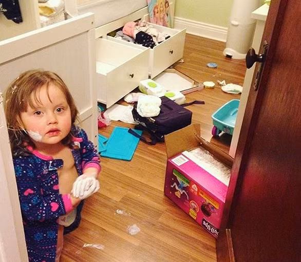 Chỉ cần lơ đãng một giây thôi là biết mặt nhau ngay.