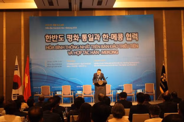 Đại sứ Hàn Quốc tại Việt Nam Kim Do Hyon chào mừng hội thảo