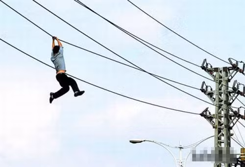 Đu dây điện trong truyền thuyết là đây.