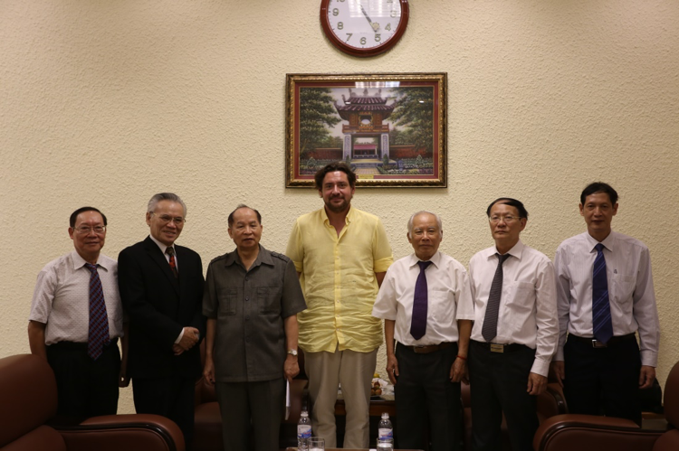 Đại diện Ban Giám hiệu Trường ĐH Kinh doanh và Công nghệ Hà Nội tiếp đón đại diện lãnh đạo Trường Đại học Tài chính trực thuộc Chính phủ Liên bang Nga. Ảnh: Việt Anh