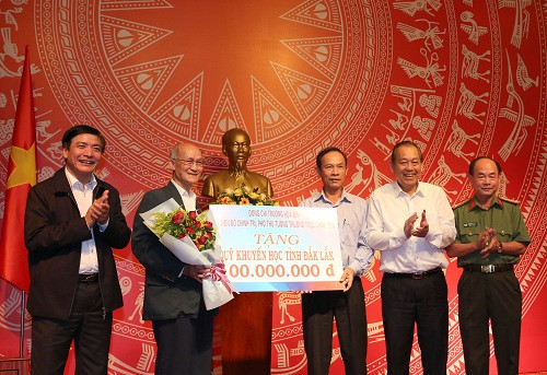 Phó Thủ tướng Thường trực Chính phủ trao học bổng cho Quỹ khuyến học Đắk Lắk ảnh 1 Phó Thủ tướng Thường trực Chính phủ trao học bổng cho Quỹ khuyến học Đắk Lắk ảnh 1