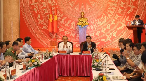 Phó Thủ tướng Thường trực Chính phủ trao học bổng cho Quỹ khuyến học Đắk Lắk