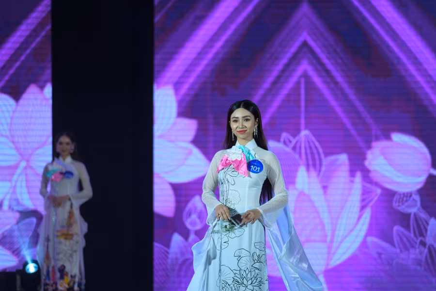 Các phần thi diễn của các thí sinh.