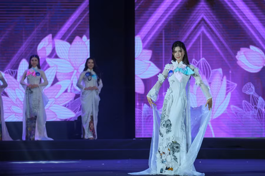 Các phần thi diễn của các thí sinh.