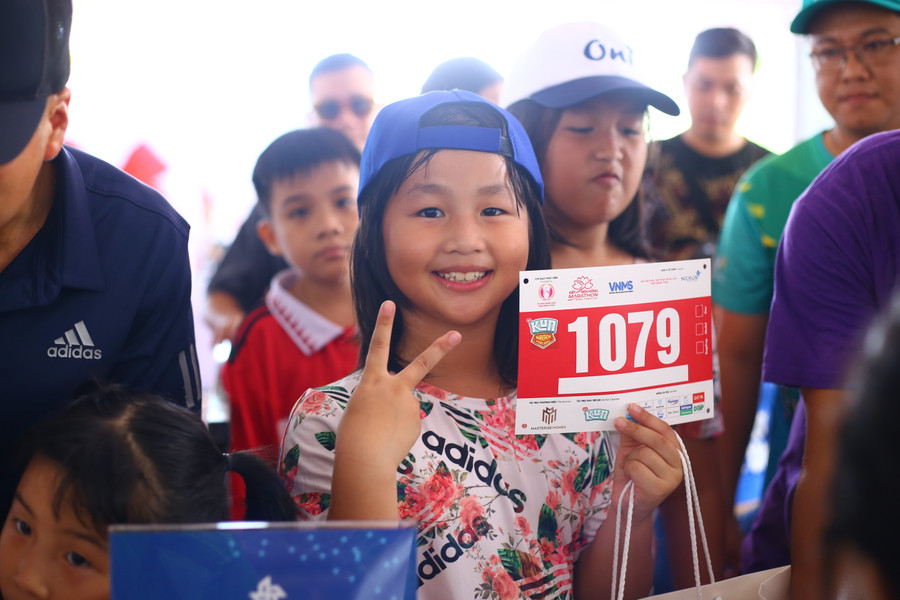 Các vận động viên nhí háo hức tham gia giải Marathon Đất sen hồng