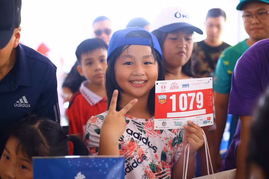 Các vận động viên nhí háo hức tham gia giải Marathon Đất sen hồng