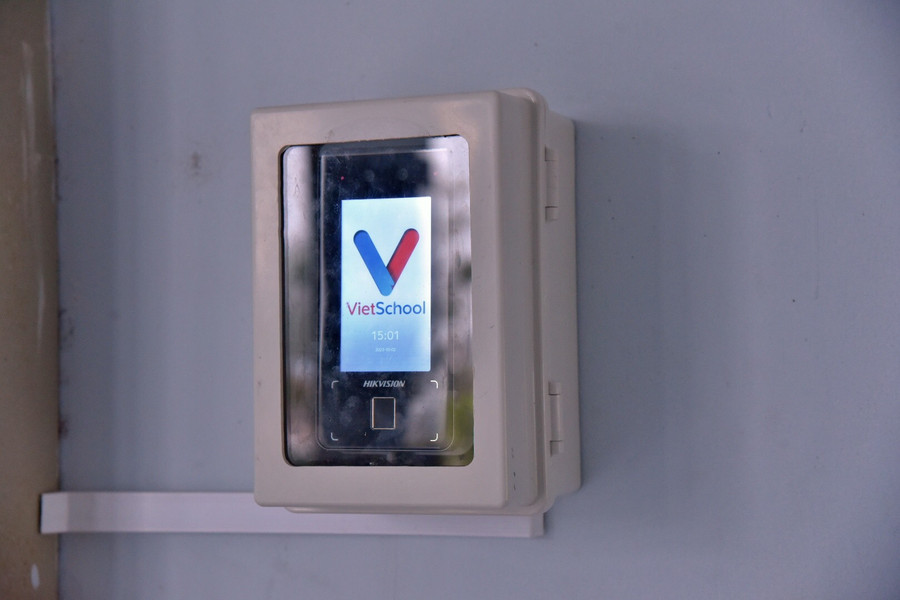 Thiết bị nhận diện khuôn mặt tại một trường học ở đồng tháp . Thiết bị nhận diện khuôn mặt tại một trường học ở đồng tháp .