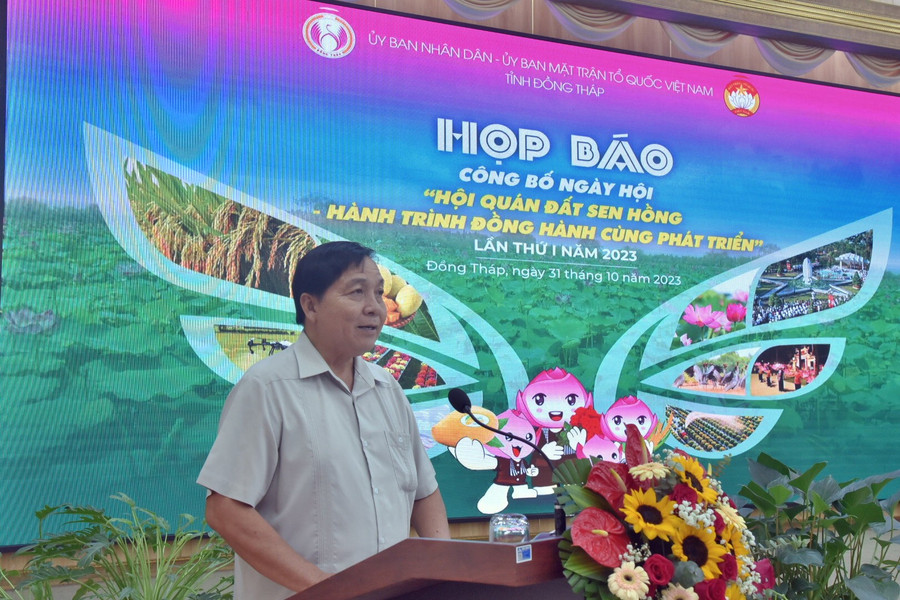 Ông Lê Thành Công, Chủ tịch Ủy ban MTTQ Việt Nam Tỉnh - Trưởng ban Tổ chức Ngày hội Hội quán phát biểu tại buổi họp báo. Ông Lê Thành Công, Chủ tịch Ủy ban MTTQ Việt Nam Tỉnh - Trưởng ban Tổ chức Ngày hội Hội quán phát biểu tại buổi họp báo.