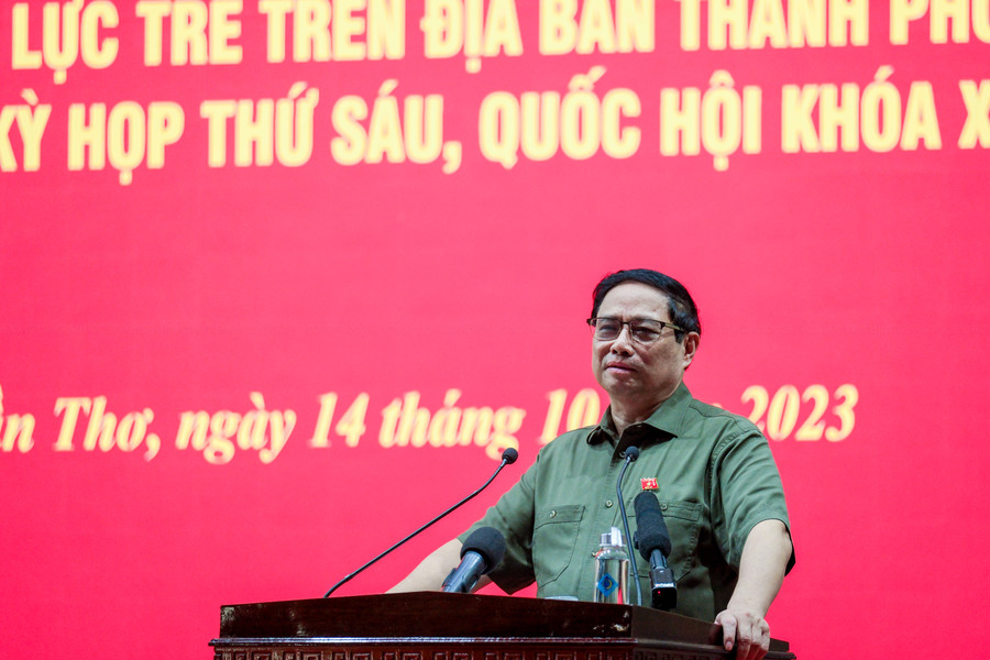 Thủ tướng Phạm Minh Chính giải đáp các kiến nghị cử tri trẻ.