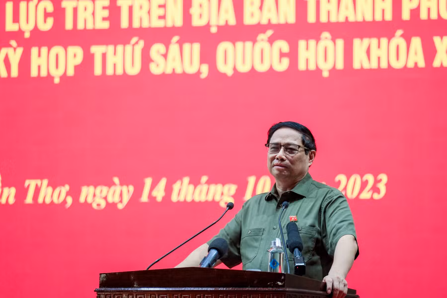 Thủ tướng Phạm Minh Chính giải đáp các kiến nghị cử tri trẻ.