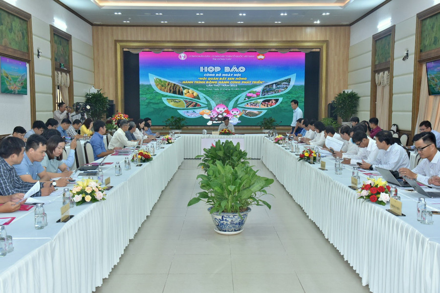 Tham dự họp báo công bố ngày hội Hội quán có đại diện lãnh đạo tỉnh, các sở, ban, ngành tỉnh và các cơ quan quan thông tấn, báo chí trong và ngoài tỉnh. Tham dự họp báo công bố ngày hội Hội quán có đại diện lãnh đạo tỉnh, các sở, ban, ngành tỉnh và các cơ quan quan thông tấn, báo chí trong và ngoài tỉnh.