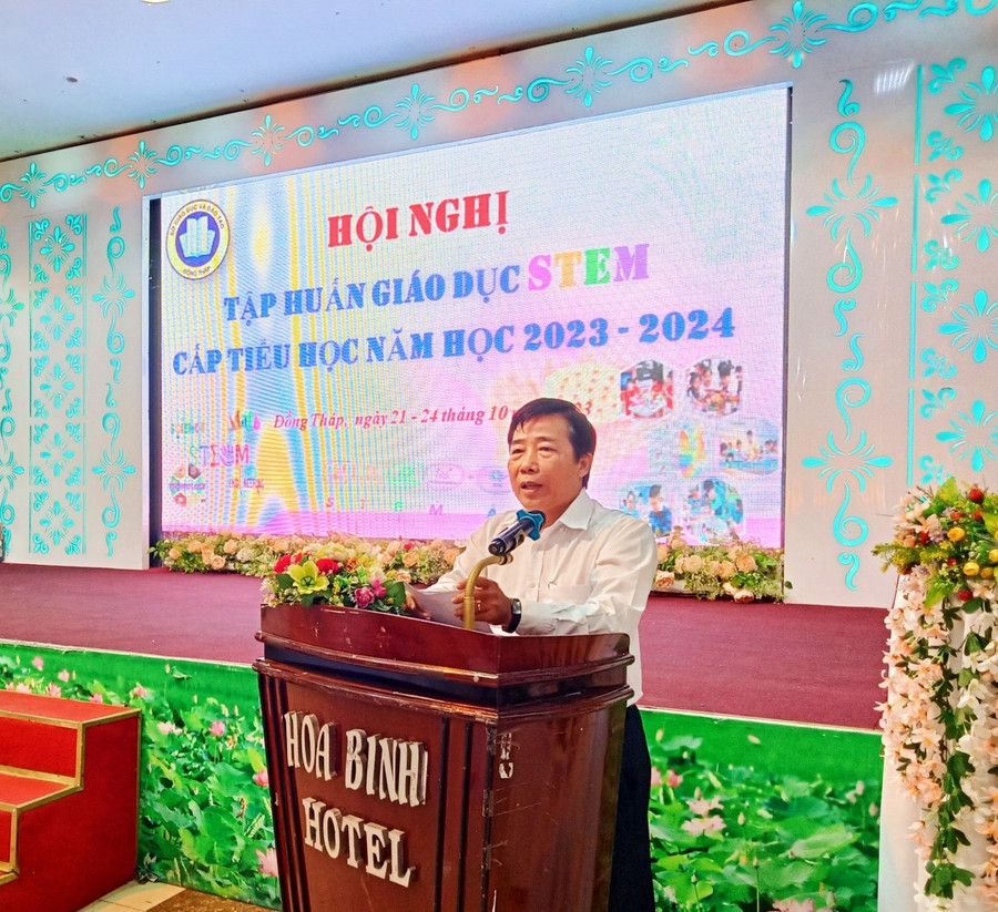 Ông Nguyễn Minh Tâm, Phó Giám đốc Sở GD&ĐT Đồng Tháp phát biểu tại hội nghị tập huấn Ông Nguyễn Minh Tâm, Phó Giám đốc Sở GD&ĐT Đồng Tháp phát biểu tại hội nghị tập huấn