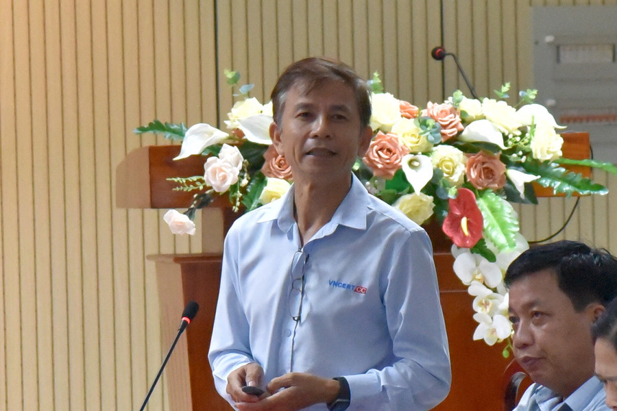 Ông Nguyễn Hữu Nguyên, Phó Giám đốc Trung tâm ứng khẩn cấp không gian mạng Việt Nam - Bộ Thông tin và Truyền thông chia sẻ tại Hội nghị. Ông Nguyễn Hữu Nguyên, Phó Giám đốc Trung tâm ứng khẩn cấp không gian mạng Việt Nam - Bộ Thông tin và Truyền thông chia sẻ tại Hội nghị.