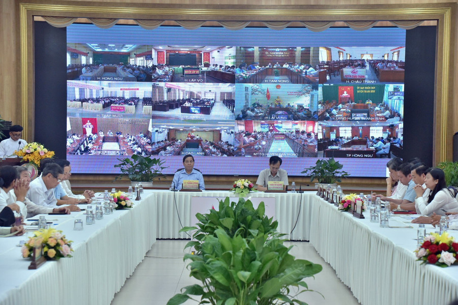 Đại biểu điểm cầu trực tiếp, và 12 điểm cầu trực tuyến tham dự Lễ phát động Đại biểu điểm cầu trực tiếp, và 12 điểm cầu trực tuyến tham dự Lễ phát động