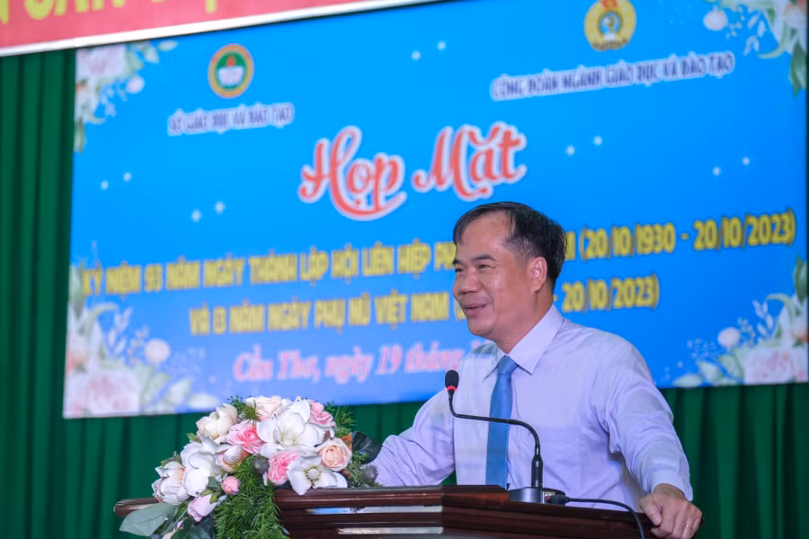 Ông Nguyễn Phúc Tăng phát biểu.