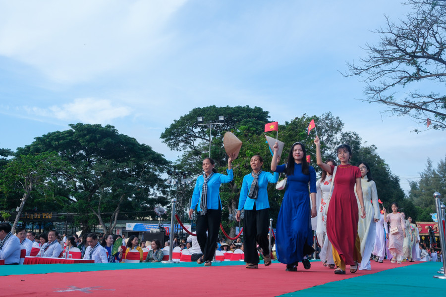 Hình ảnh diễu hành tại lễ hội. Hình ảnh diễu hành tại lễ hội.