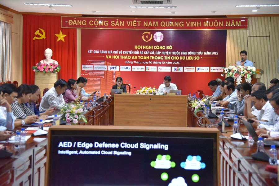 Các doanh nghiệp trình bày tham luận tại hội thảo. Các doanh nghiệp trình bày tham luận tại hội thảo.