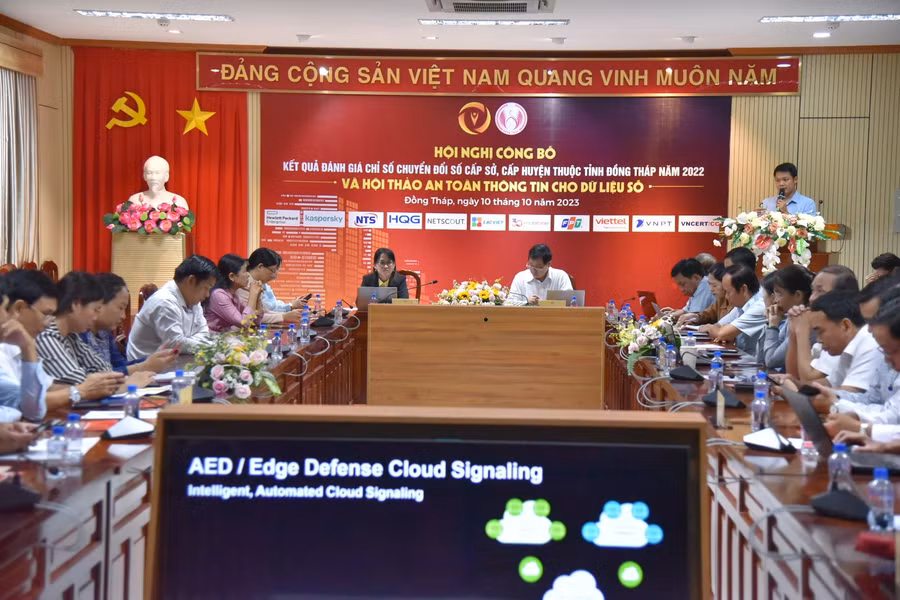 Các doanh nghiệp trình bày tham luận tại hội thảo.