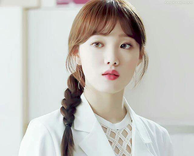Vừa thấy người con gái ấy bước ra từ ô tô mẹ tôi đùng đùng nổi giận, nguyên nhân từ 2 hộp khẩu trang