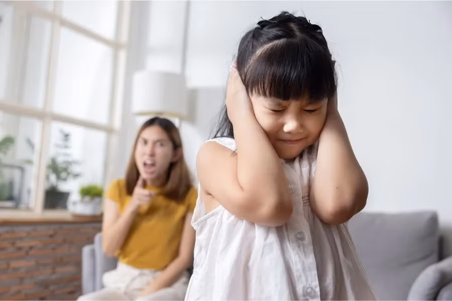 Quát mắng là cách giải tỏa cơn giận, đó không phải là cách hiệu quả để thay đổi hành vi. (Ảnh: ITN).