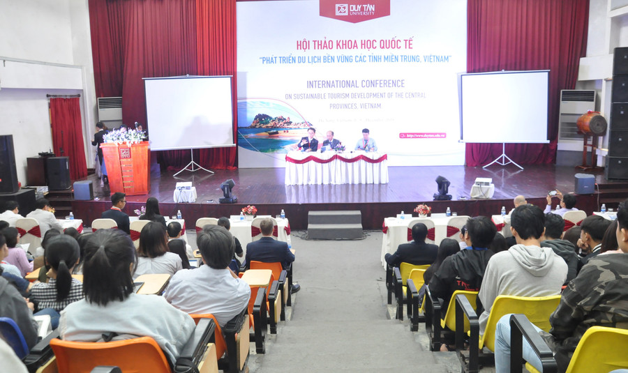 Hội thảo khoa học quốc tế “Phát triển du lịch bền vững các tỉnh miền Trung, Việt Nam”.