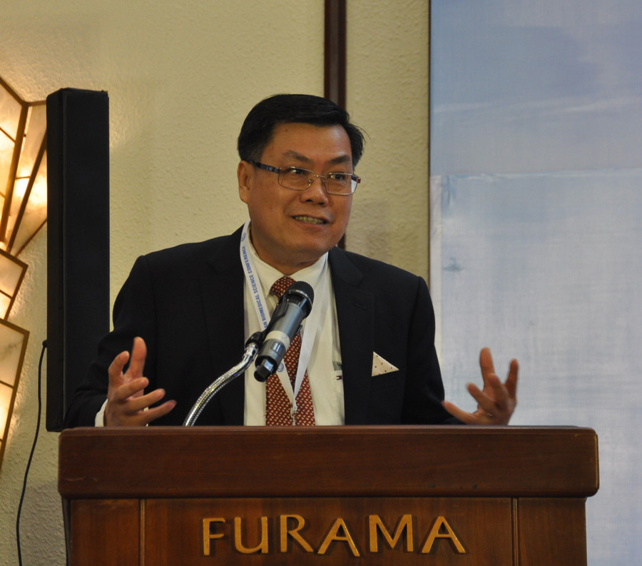 Giáo sư Nguyễn Văn Tuấn - Viện nghiên cứu y khoa Garvan (Úc) chủ trì chương trình khoa học của Hội nghị.