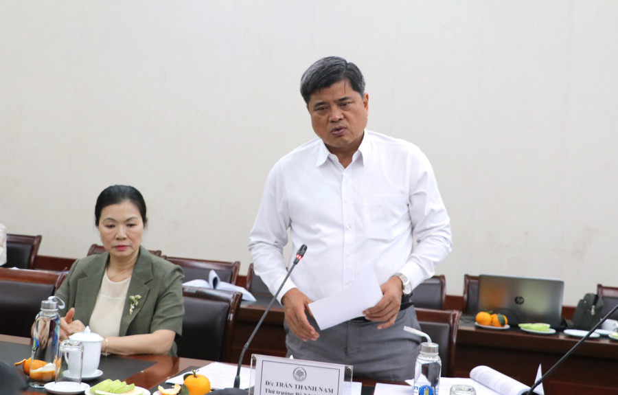Thứ trưởng Bộ NN&PTNT, Chủ tịch Hội đồng thẩm định Trần Thanh Nam đánh giá rất cao kết quả xây dựng NTM của huyện Đại Từ. Thứ trưởng Bộ NN&PTNT, Chủ tịch Hội đồng thẩm định Trần Thanh Nam đánh giá rất cao kết quả xây dựng NTM của huyện Đại Từ.