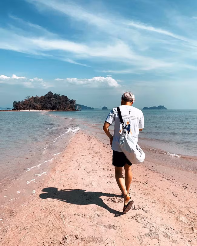 Học ngay 10 kiểu pose dáng này để dành đi biển, chắc chắn bạn sẽ có những tấm ảnh cực xịn - Ảnh 25.