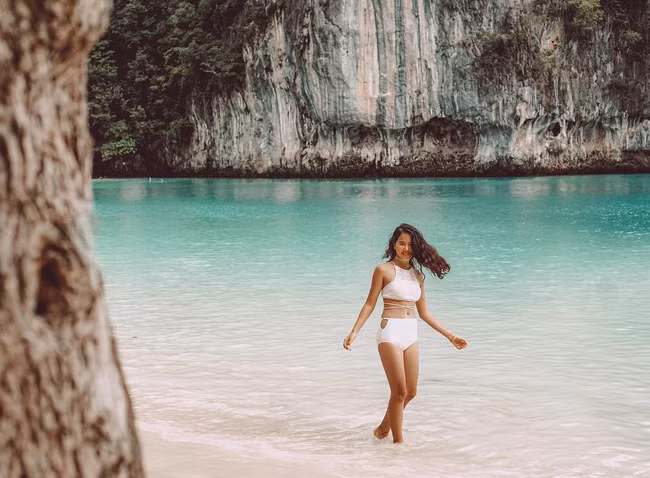 Học ngay 10 kiểu pose dáng này để dành đi biển, chắc chắn bạn sẽ có những tấm ảnh cực xịn - Ảnh 28.