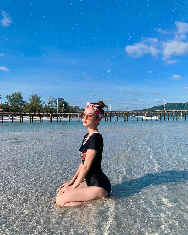 Học ngay 10 kiểu pose dáng này để dành đi biển, chắc chắn bạn sẽ có những tấm ảnh cực xịn - Ảnh 13. Học ngay 10 kiểu pose dáng này để dành đi biển, chắc chắn bạn sẽ có những tấm ảnh cực xịn - Ảnh 13.