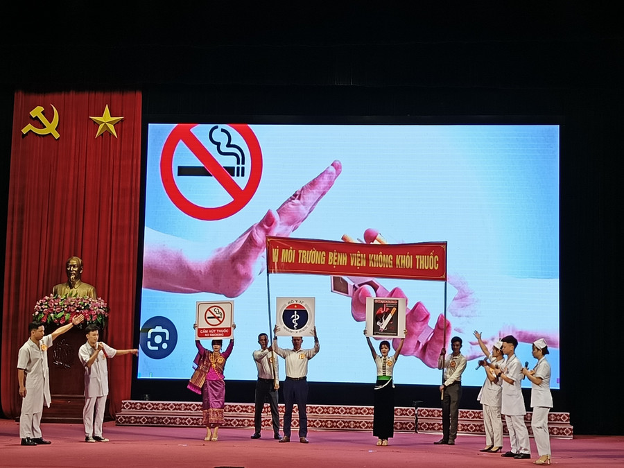 Thông điệp của Trung tâm Y tế huyện Điện Biên: "Vì môi trường bệnh viện không khói thuốc". Thông điệp của Trung tâm Y tế huyện Điện Biên: "Vì môi trường bệnh viện không khói thuốc".