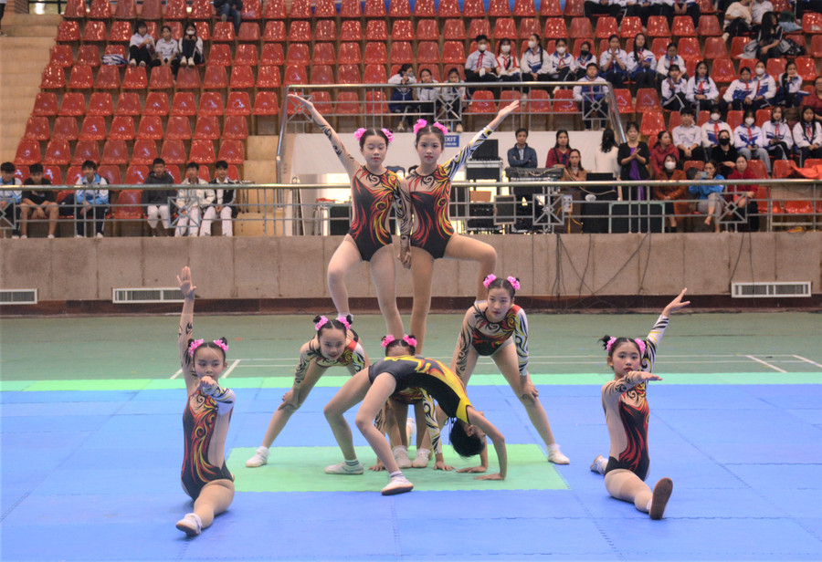 Ngay sau Lễ khai mạc, các đoàn tham dự môn thi Aerobic.