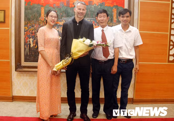 Giam doc Bong da PVF Ryan Giggs toi xu Nghe phat trien bong da hoc duong hinh anh 2