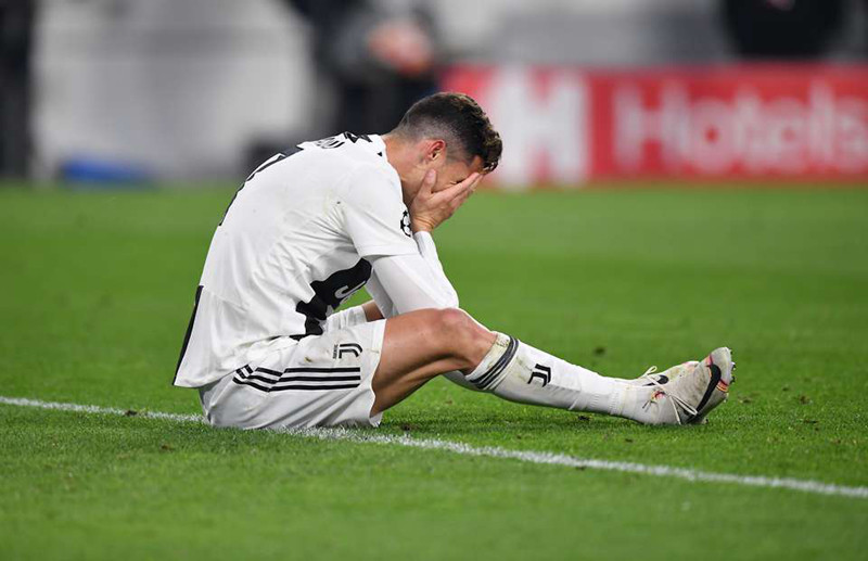 Cristiano Ronaldo không thể giúp Juventus thực hiện hóa mục tiêu vô địch Champions League Cristiano Ronaldo không thể giúp Juventus thực hiện hóa mục tiêu vô địch Champions League