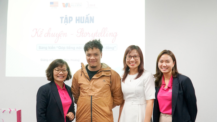 Trần Hồng Điệp – Phó Giám đốc VSF (ngoài cùng bên trái) là một trong 3 cựu thành viên Đại sứ quán Mỹ điều hành và cố vấn kỹ thuật cho sáng kiến. Trần Hồng Điệp – Phó Giám đốc VSF (ngoài cùng bên trái) là một trong 3 cựu thành viên Đại sứ quán Mỹ điều hành và cố vấn kỹ thuật cho sáng kiến.